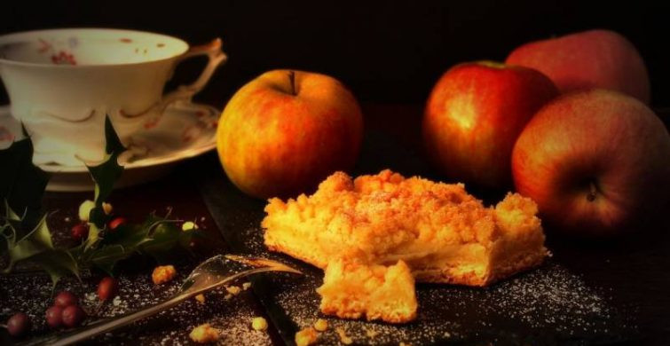 Пирог к Яблочному Спасу: самый простой рецепт вкусной, нежной и быстрой выпечки на кефире
