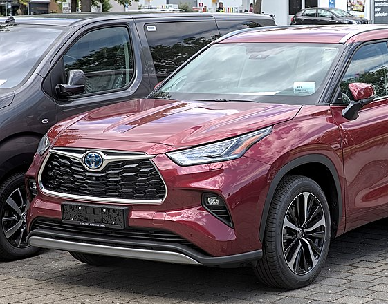 Названы различия в характеристиках Toyota Highlander для Китая и Европы