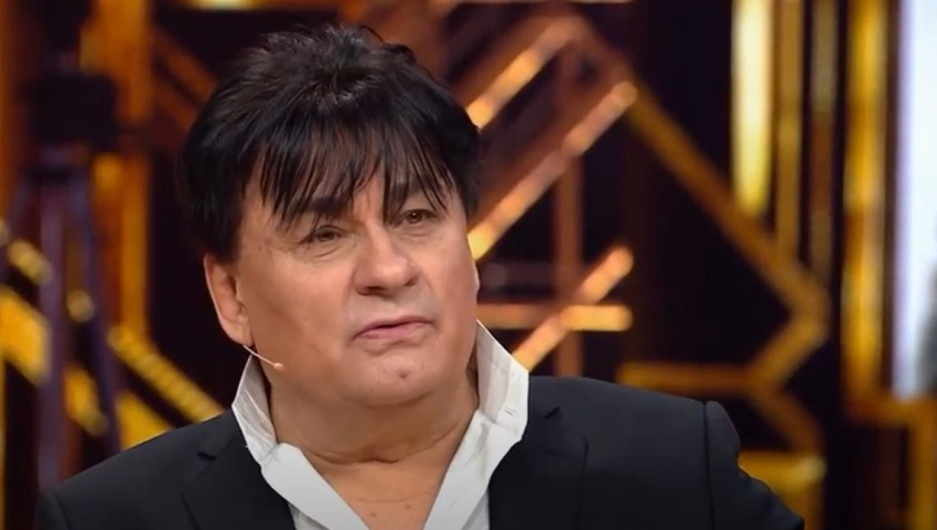 Журналистам стали известны настоящая фамилия и возраст Серова