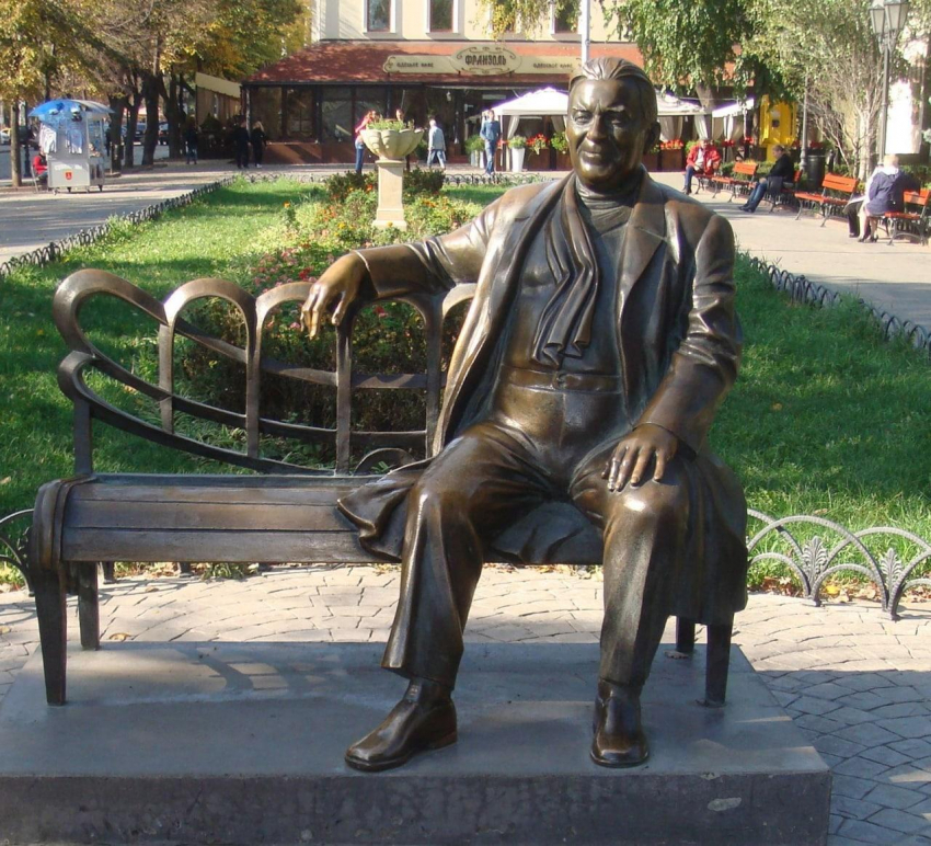 Одесситы высказались против перевода хита Утесова «У Черного моря» на украинский язык