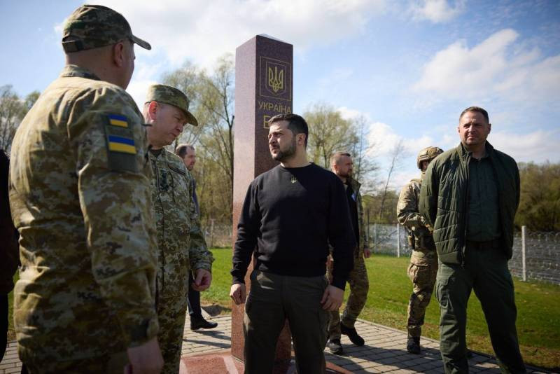 Президент Украины побывал на границе с Польшей и Белоруссией и проинспектировал создание заградительных сооружений