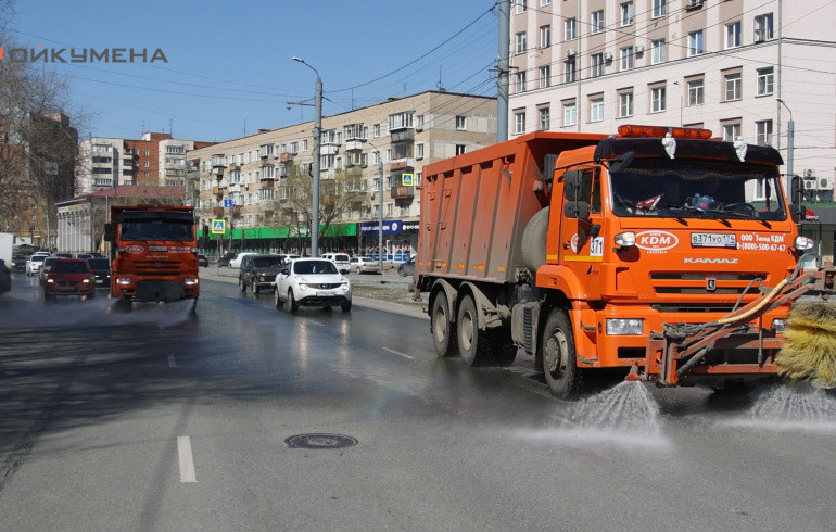 Дорожники показали, как готовят Челябинск к праздникам