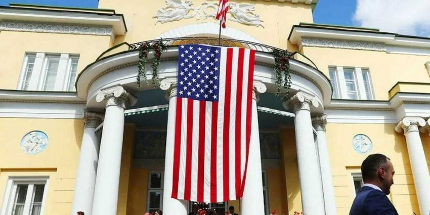В России вновь урезали штат посольства США