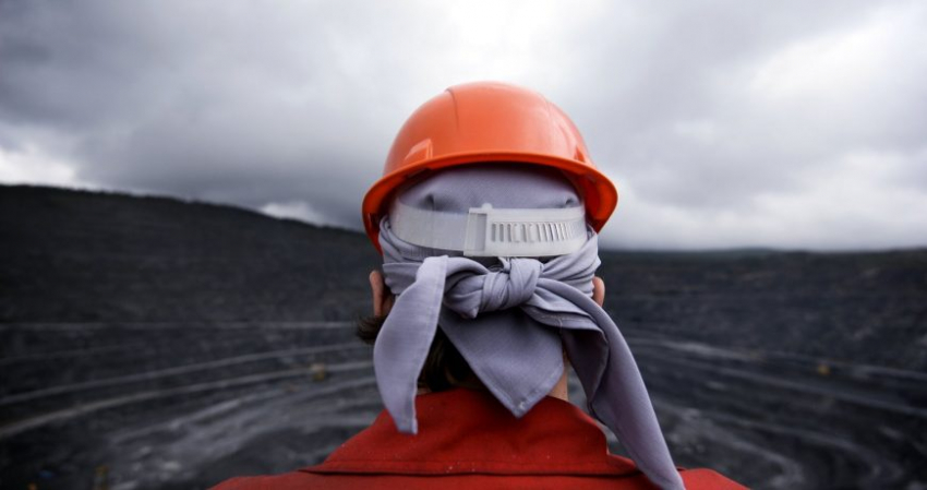 Как поздравить родных и коллег в стихах и прозе с Днем вахтовика 27 апреля 2023 года