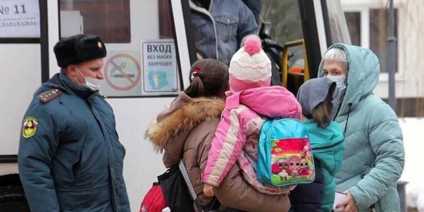 Как принимают в России бежавших с Донбасса
