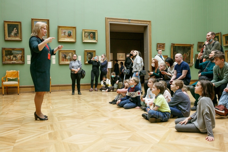 Экскурсии на жестовом языке, юмор глухих и экология времен Куинджи