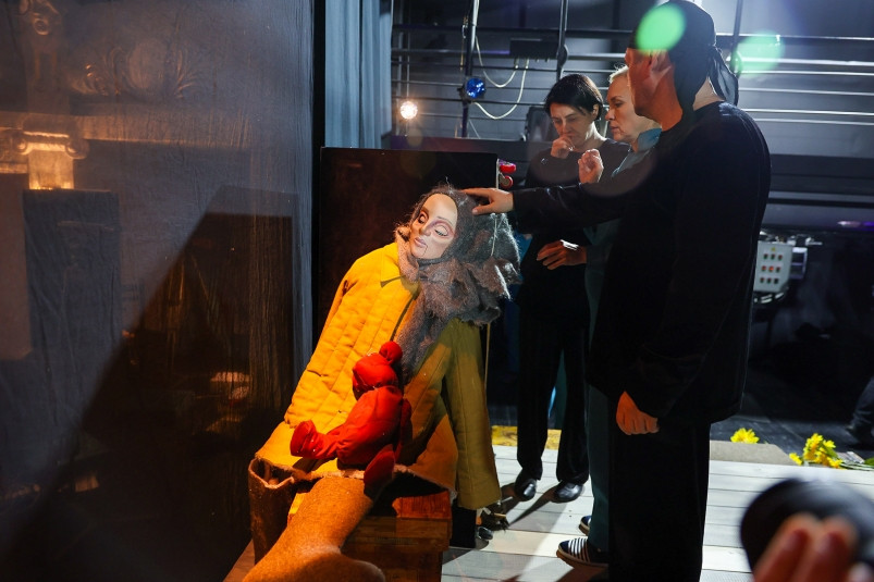 “Кто спасет Нину, тот спасет целый мир”. Спектакль-откровение в Приморском театре кукол