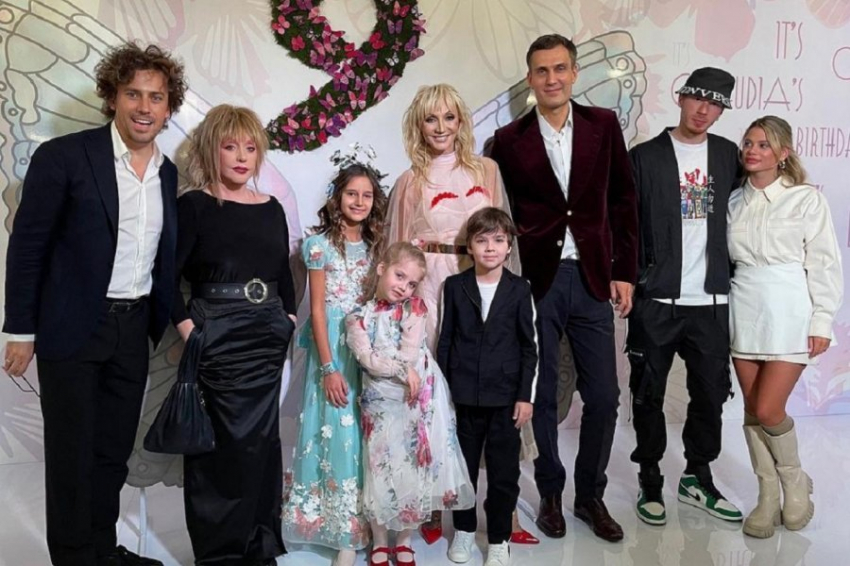 Все члены семьи Пугачёвой покинули РФ