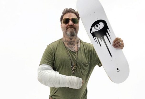 Звезда «Чудаков» Бэм Марджера вышел из психушки и отправился в «рехаб»