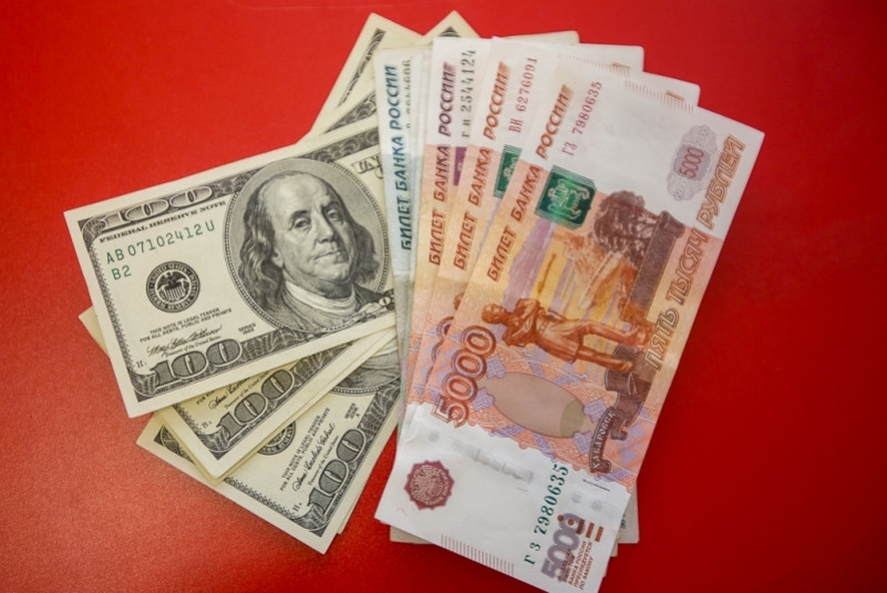 Доллар попер вверх: опубликованы новые курсы валют