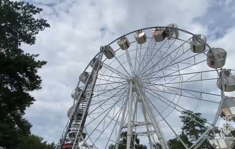 Случай с перевернувшейся кабиной на колесе обозрения в Челябинске проверила прокуратура