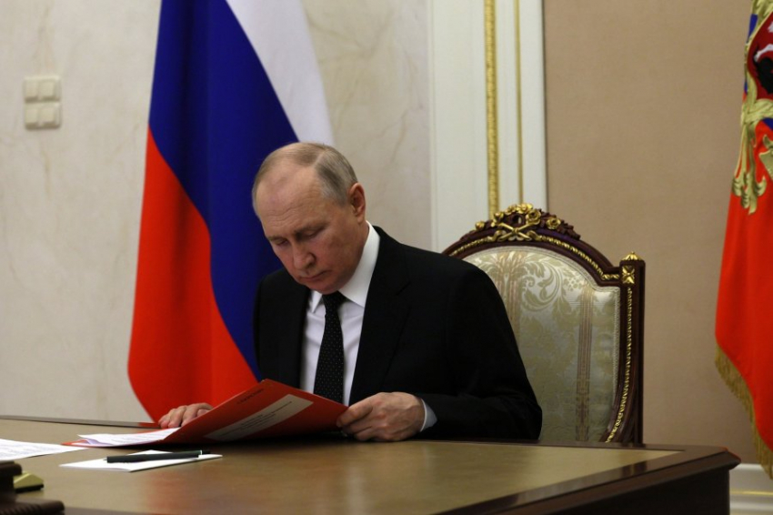 Путин продлил срок указа о запрете продажи нефти по условиям ценового верхнего предела