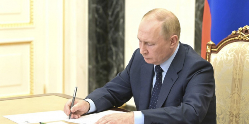 Путин подписал закон об альтернативной службе в период мобилизации в России в 2022 году, что это значит