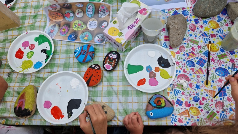 На Сочинской прошло итоговое мероприятие проекта ЭкоУлица – мастер-класс по росписи камней