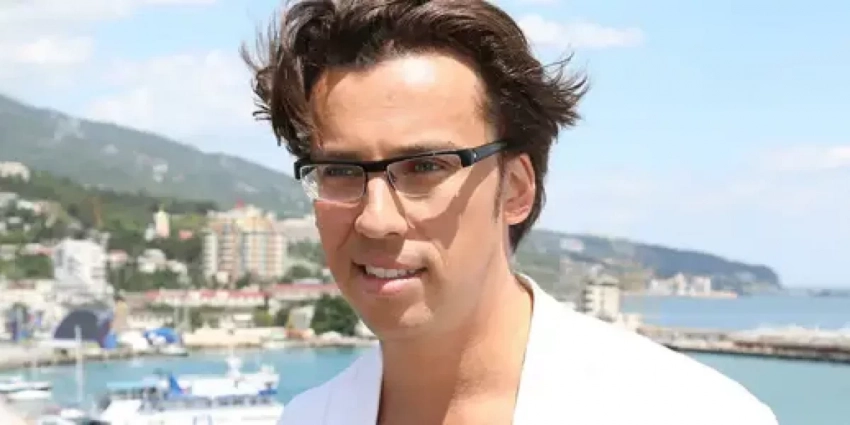 Максимку чуть не закидали яйцами в Анталье. Жаль.. Что не закидали