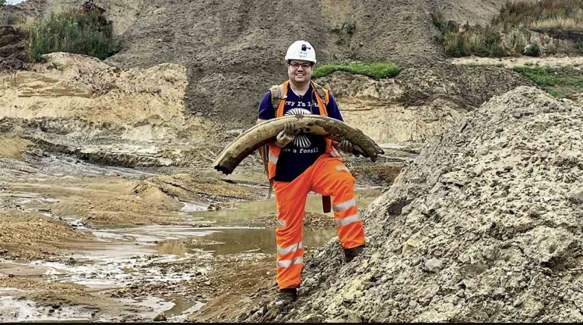 Мужчина нашел бивень мамонта возрастом около 500 тысяч лет