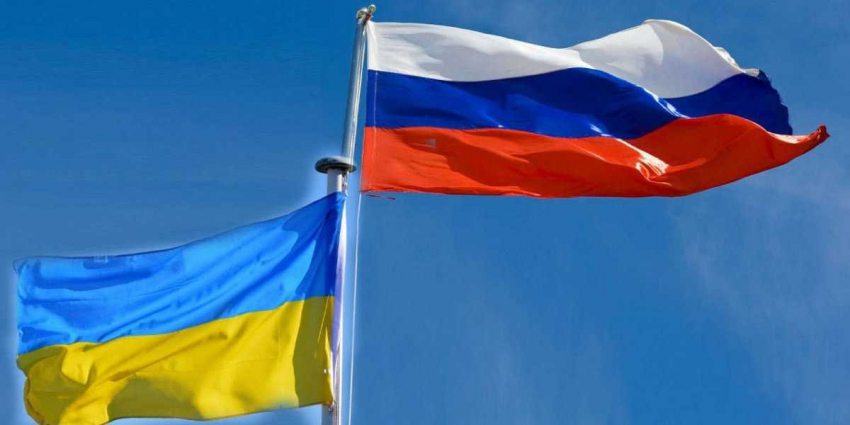 Украинцы напали на автомобиль с ребенком во время автопробега за Россию в Афинах