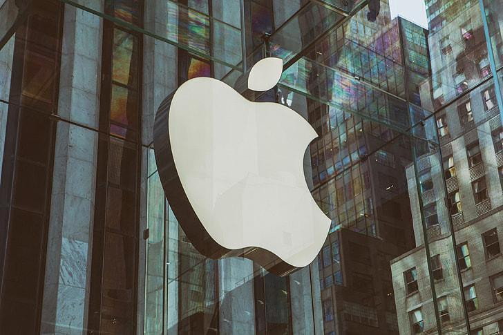 Bloomberg: Сотрудникам Apple запретили говорить об опасном излучении iPhone 12