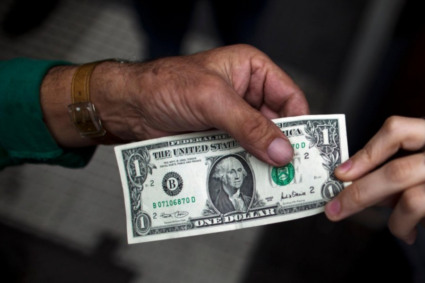 Набиуллина заявила, что приток наличной валюты в банки России превышает спрос на нее