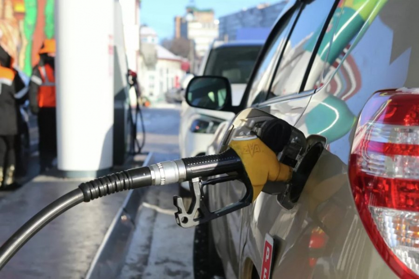 Баранов: проблемы с топливом в регионах РФ вызваны логистикой и ценами