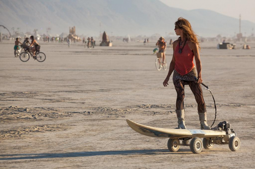 Россиянка рассказала о ливнях на фестивале Burning Man в пустыне штата Невада в США