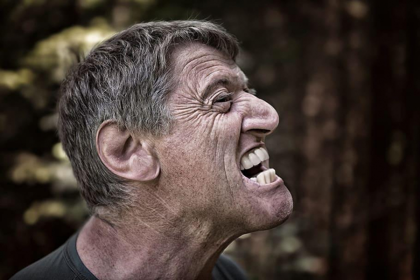 Британец из-за раковой опухоли начал страдать паранойей