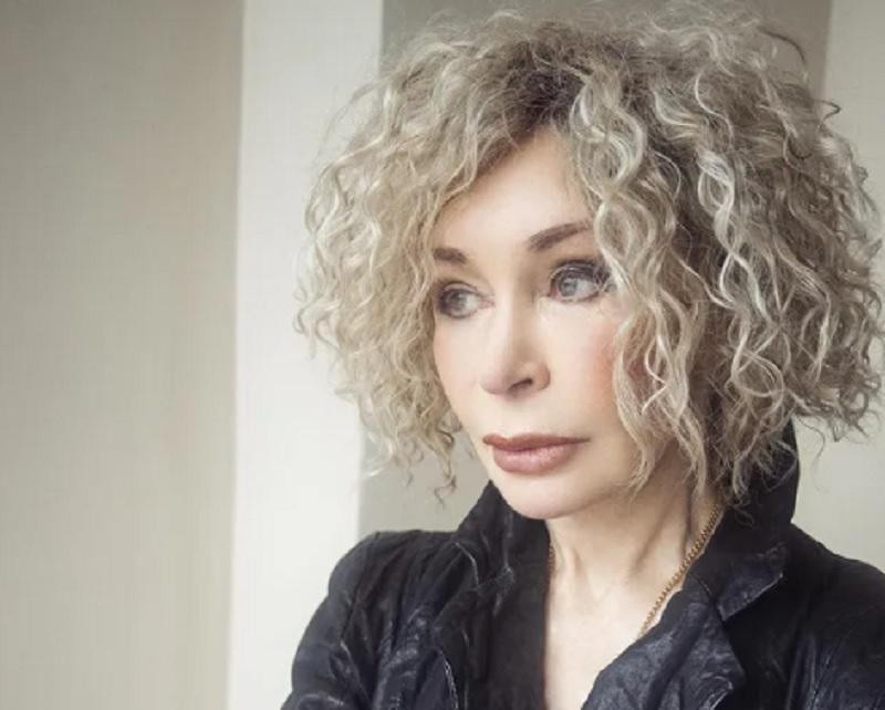 Звезда "Сватов" Татьяна Васильева объяснила отмену концертов Белого эффектом творческого бумеранга