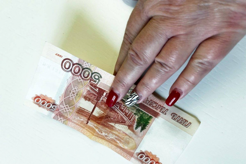 Кому из россиян повысят социальные выплаты и пособия с 1 февраля 2024: названы категории