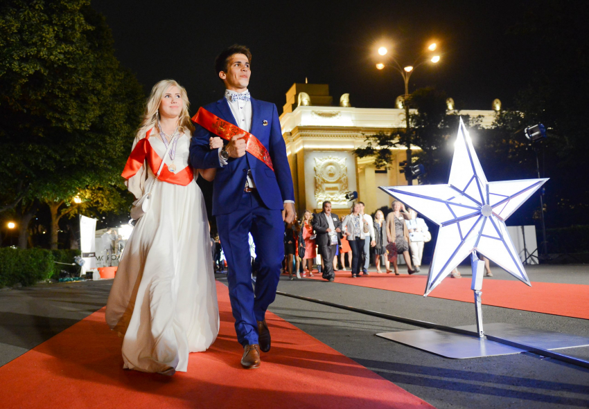 Выпускной в российских школах в 2024 году: когда состоится, в каких регионах запретят алкоголь