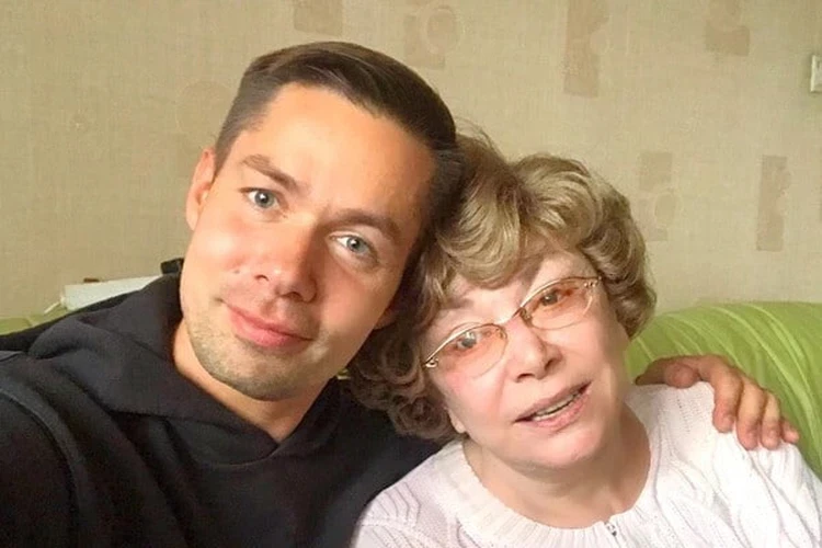 «Пересматривает свои выступления»: Внук 87-летней Эдиты Пьехи рассказал, чем она сейчас занимается