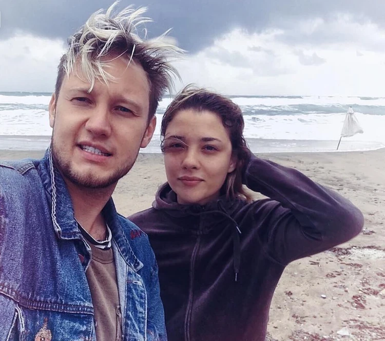 «Не смогли назвать причину»: Врачи пытаются понять, из-за чего внезапно умерла 34-летняя жена солиста «Челси»