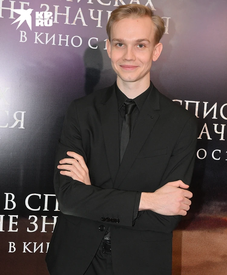 Премьера военной драмы «В списках не значился»: активный Владимир Машков, обаятельная Яна Сексте с семьей и Владислав Миллер в элегантном костюме