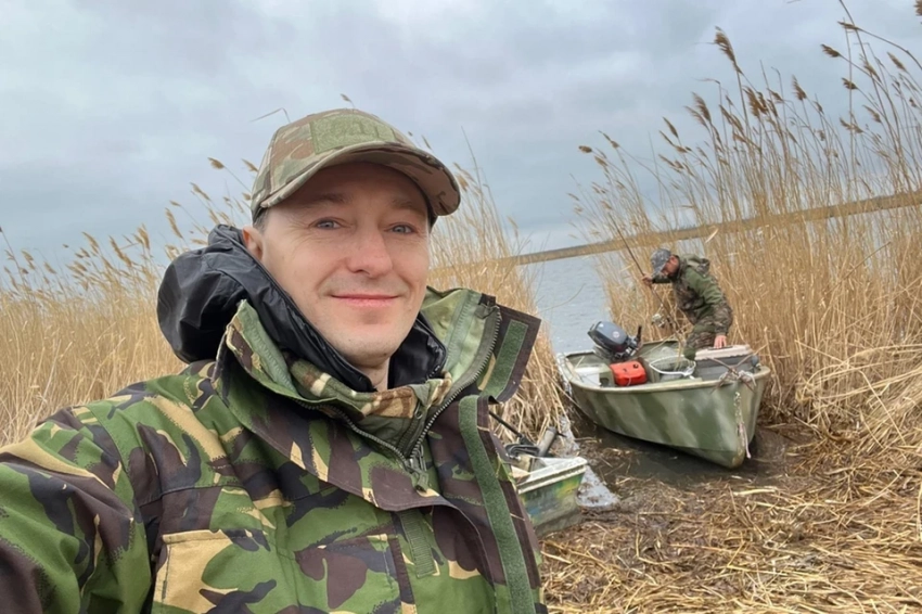 Сергей Безруков похвастался рыбалкой на Дону во время официального запрета: выловил 2-килограммовую щуку