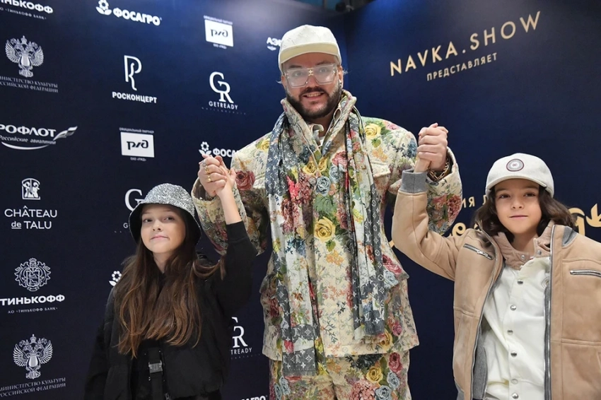 Частные школы детей звезд в России и за границей: Сколько платят за учебу детей Филипп Киркоров, Лера Кудрявцева и Дмитрий Маликов