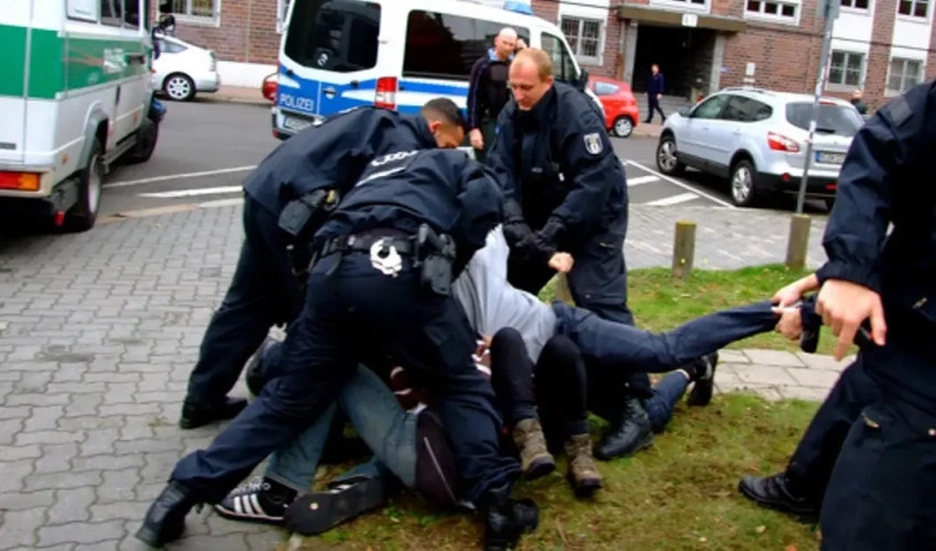 Власти ФРГ объявляют чрезвычайное положение и усиливают контроль на границах