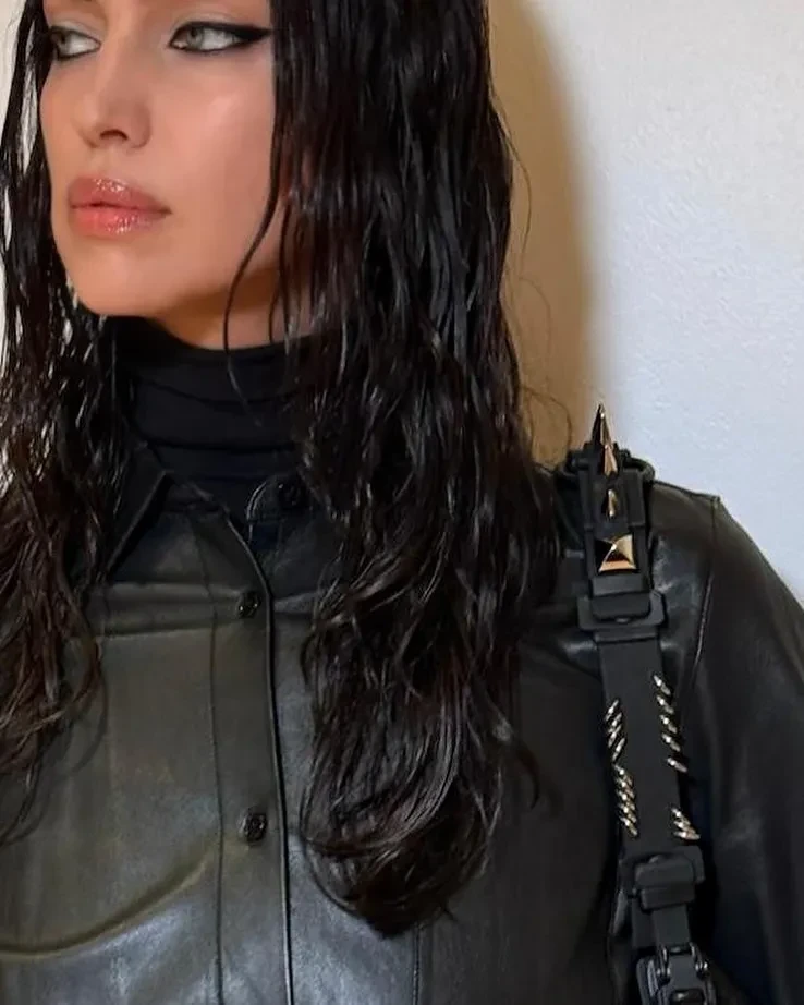 Ирина Шейк в образе total black посетила вечеринку Стивена Кляйна