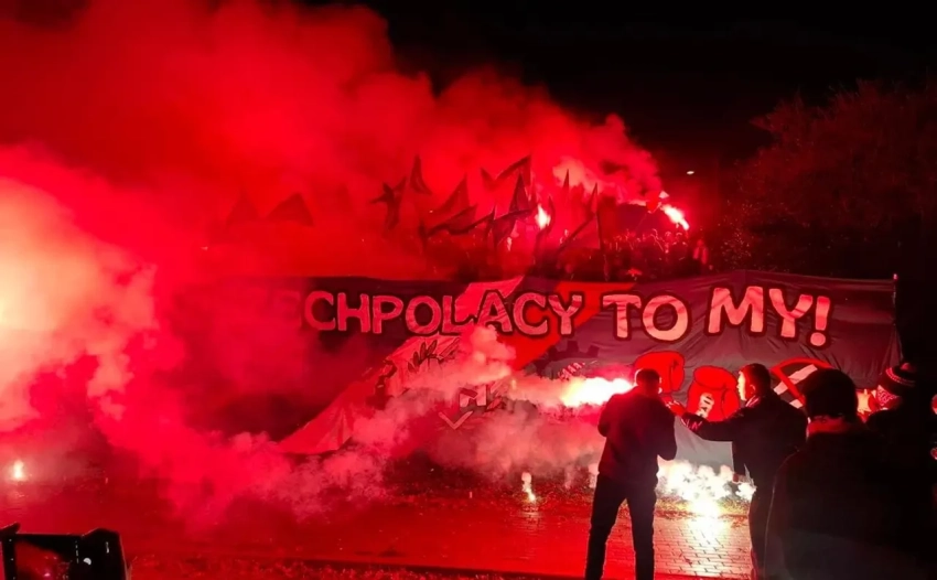 В Варшаве под факелами и «файерами» проходит «Марш независимости»