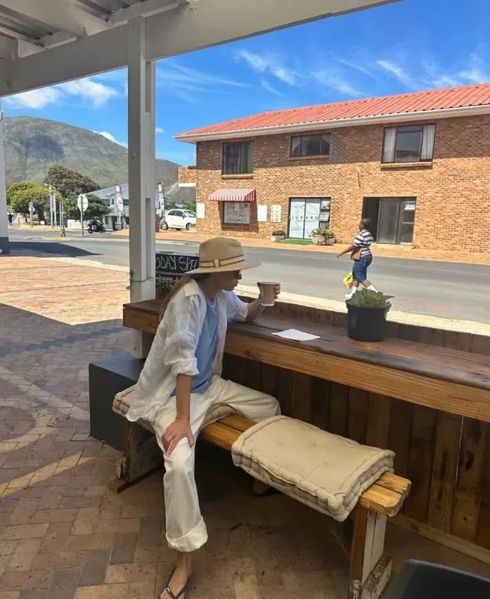 Пляжи, океан и пингвины: Оксана Робски с шестым мужем отдыхают в Африке