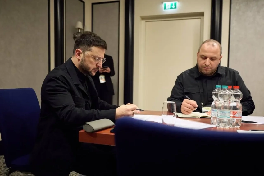 Зеленский снова отказался выводить войска с Донбасса, желая «компромисса»