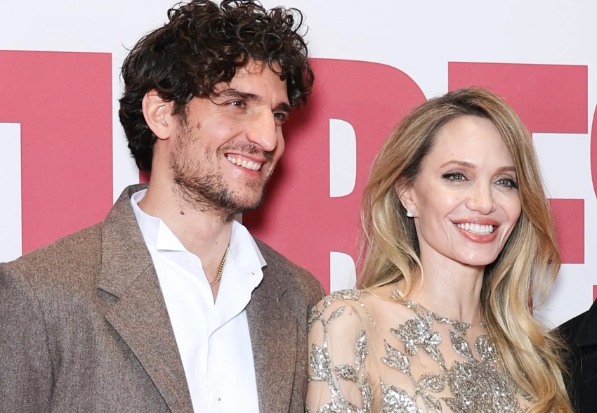 Анджелина Джоли (в "голом" платье) и Луи Гаррель вышли вместе в свет на фоне слухов о романе