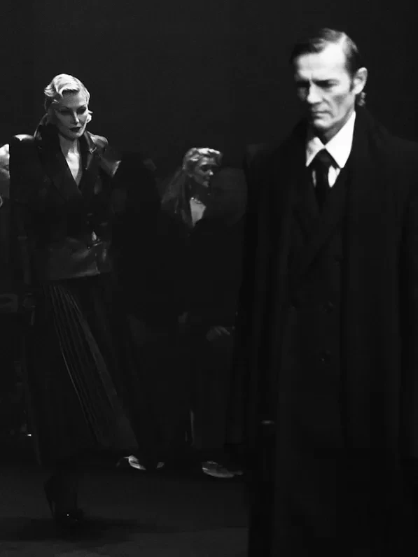 Рената Литвинова вышла на подиум на показе Matières Fécales в Париже