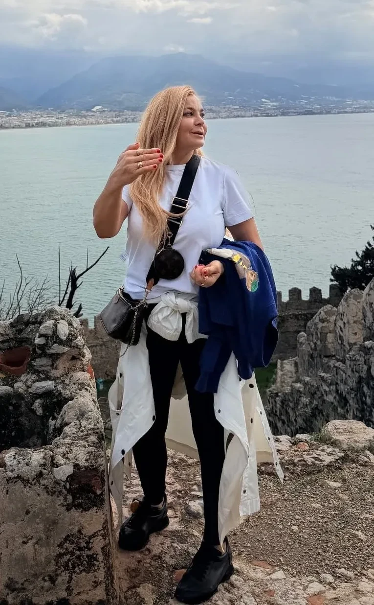 47-летнюю Ирину Пегову заподозрили в тайной свадьбе с бойфрендом на 10 лет младше неё