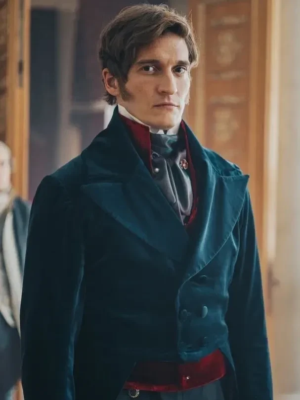 "Это треш". Пьера Безухова в экранизации "Войны и мира" Сарика Андреасяна сыграет 43-летний Николай Шрайбер