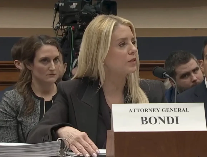 Генеральный прокурор США тайно переехала на военную базу Вашингтона из-за угроз