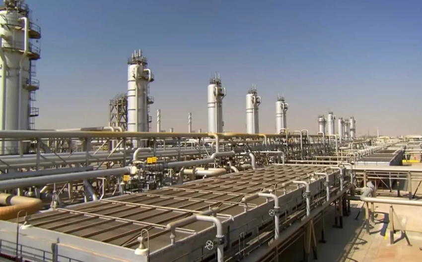 Пресса Британии: Иран продаёт нефть на миллионы, а США вынуждены закрывать глаза