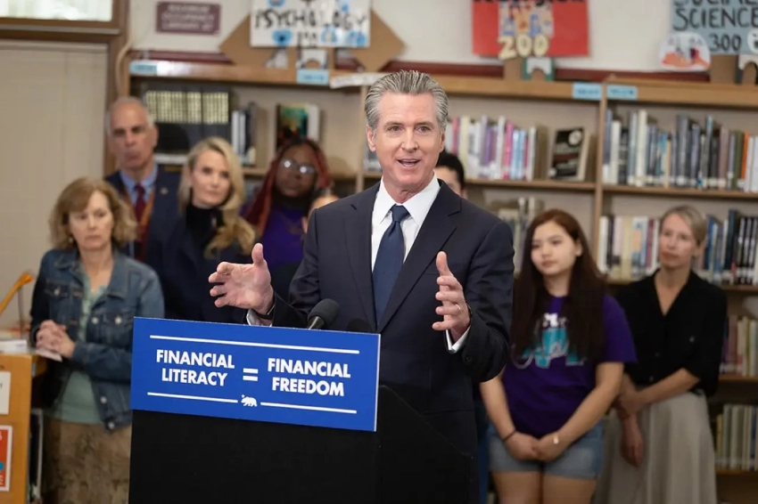 Губернатор Калифорнии: цены на бензин в США растут - Трамп не ведает что творит