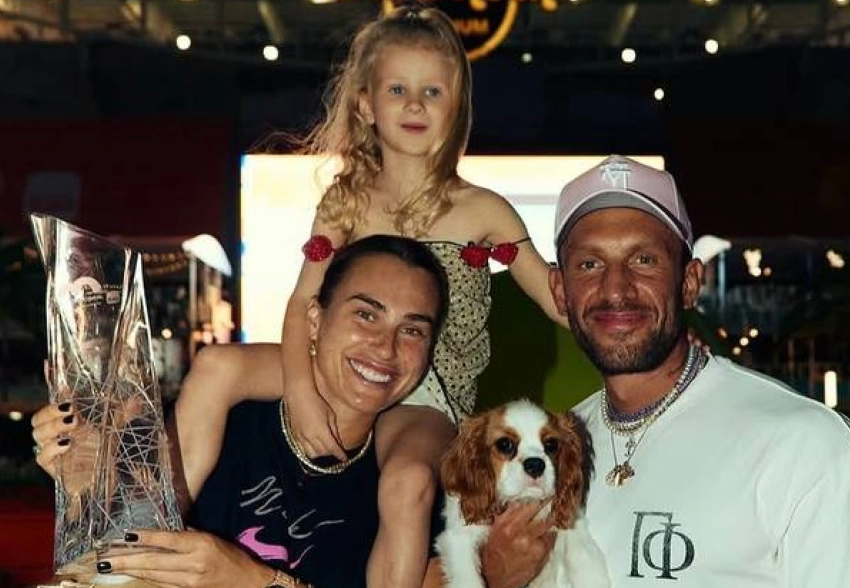 Арина Соболенко показала новые фото с женихом и его дочерью