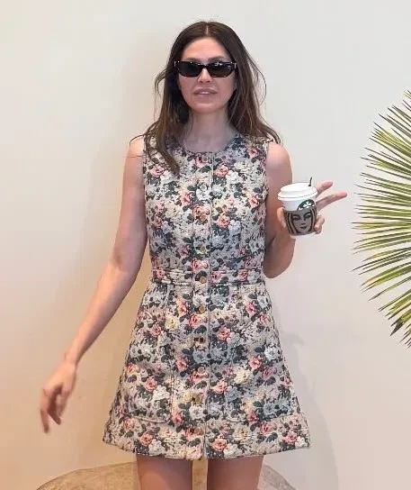 Даша Жукова в мини-платье появилась на публике в США