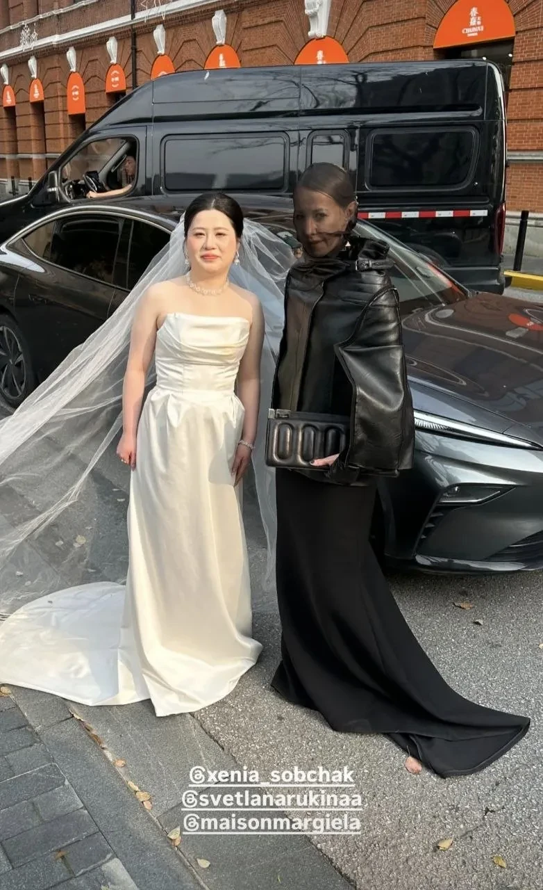 Курс на Восток: Ксения Собчак, Полина Киценко и Аврора Киба проводят время в Китае, а девушка Павла Дурова посетила Токио