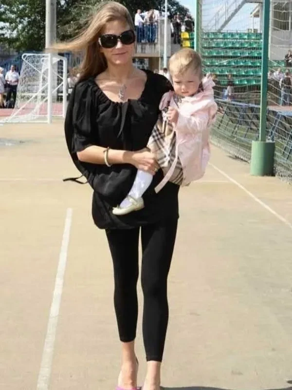 "Моя королева". Юлия Барановская опубликовала архивные фото с дочерью и Андреем Аршавиным